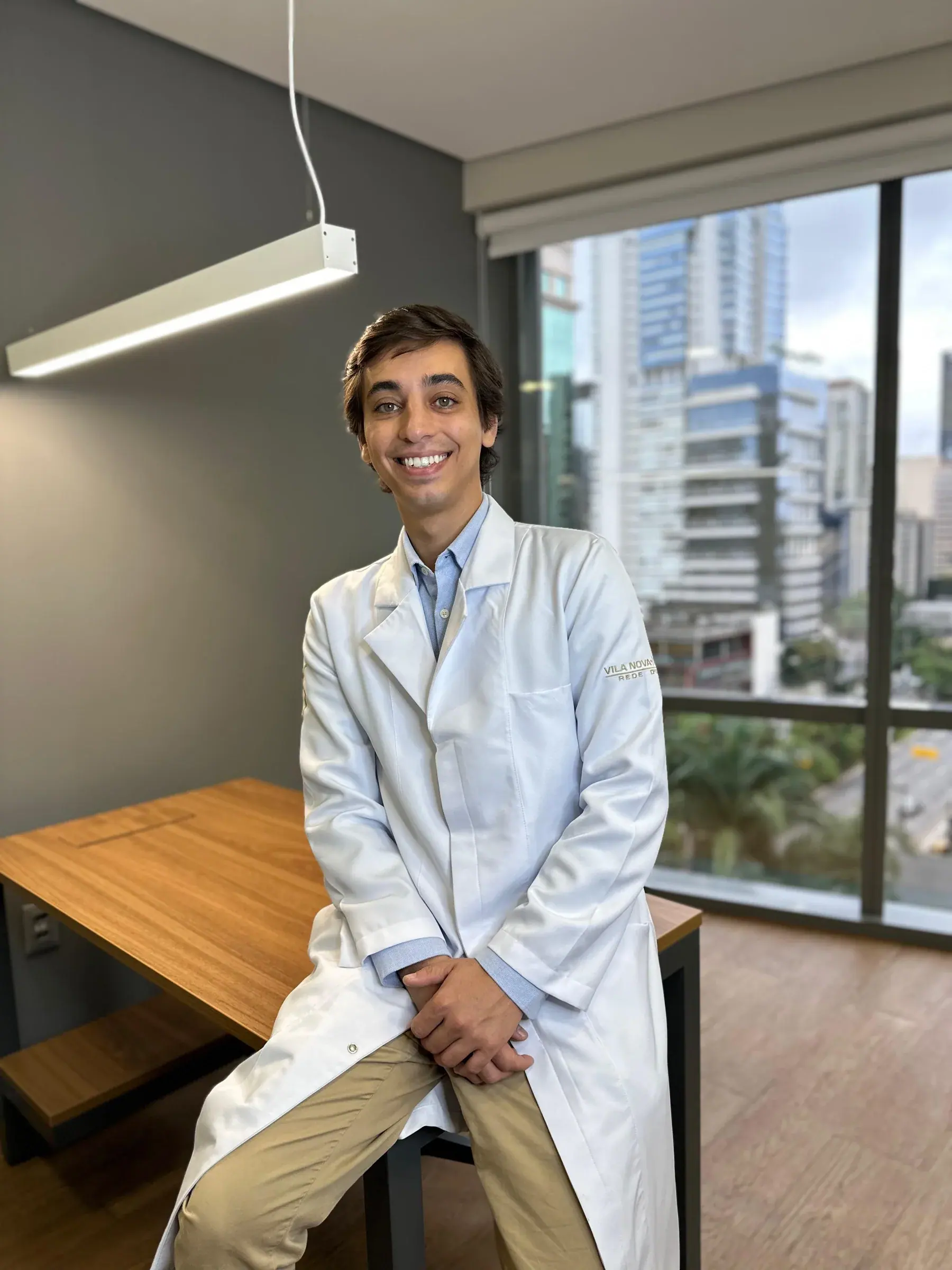 Dr. Rafael Berenhauser no consultório em São Paulo
